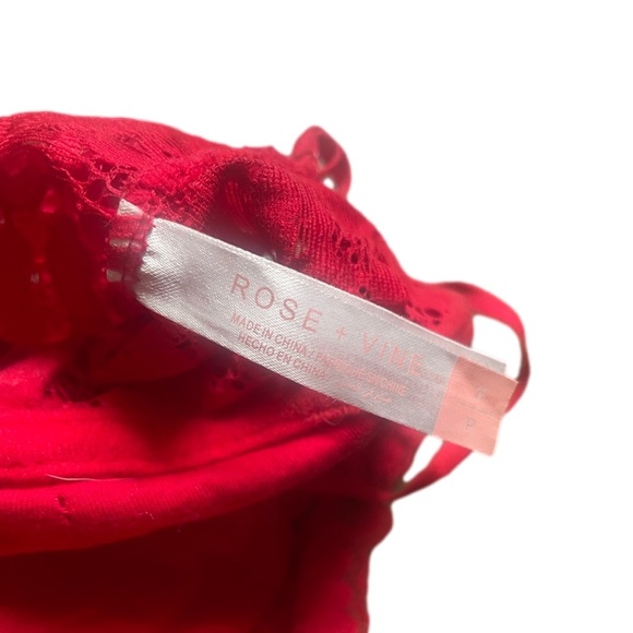 Ardene Rose + Vine red lacy corset-like bralette top, size s - Picture 3 of 3